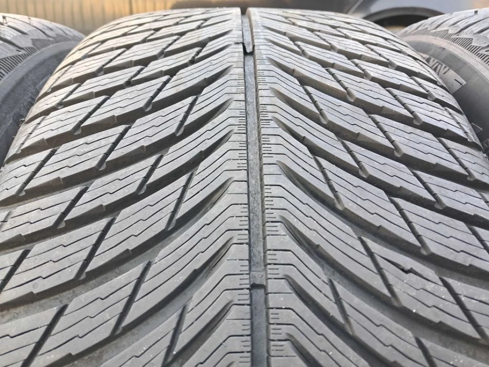 Резина зима 90% протектор Michelin 265/50 R19 PilotAlpin 5 SUV Runflat