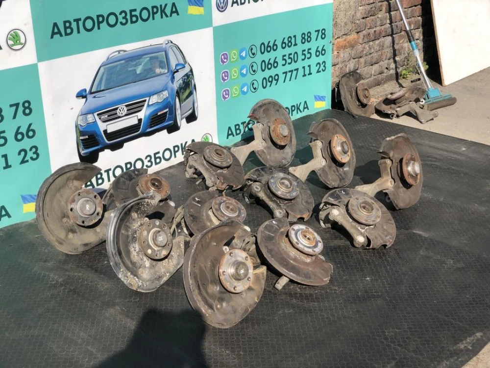 Цапфа поворотный кулак Пассат Б6 Ступиця підшипник гольф 5 шкода а5