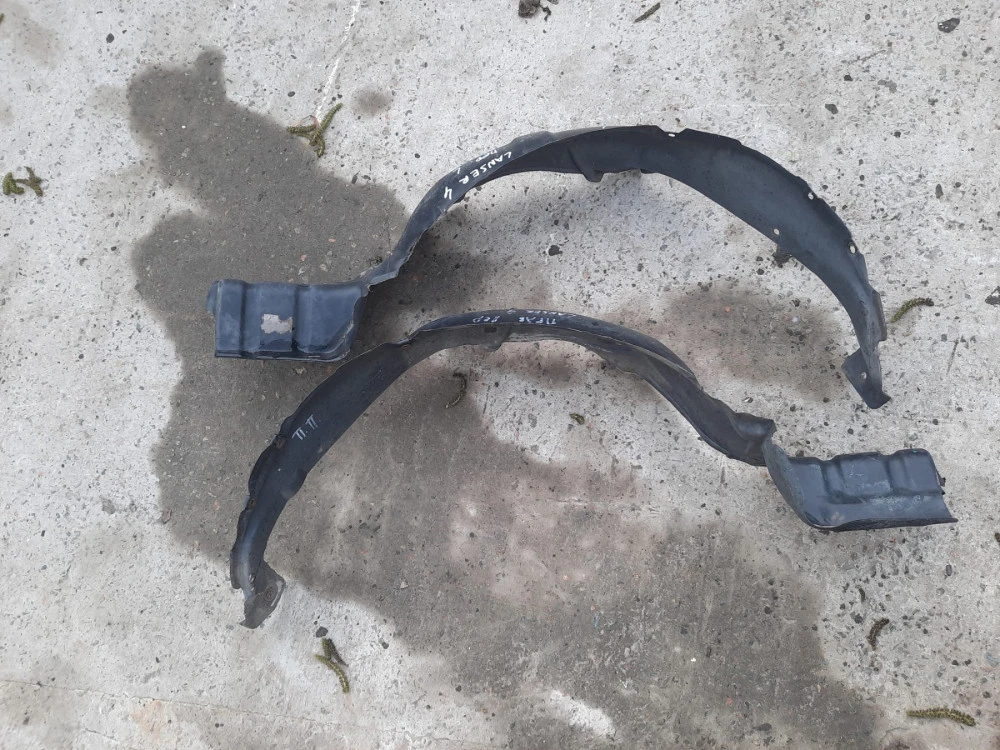 MB597607 Подкрылок передний правый левый Mitsubishi Lancer IV MB597608