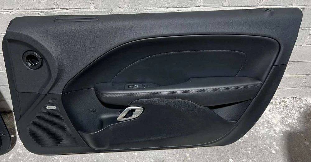 Dodge Challenger салон шкіра