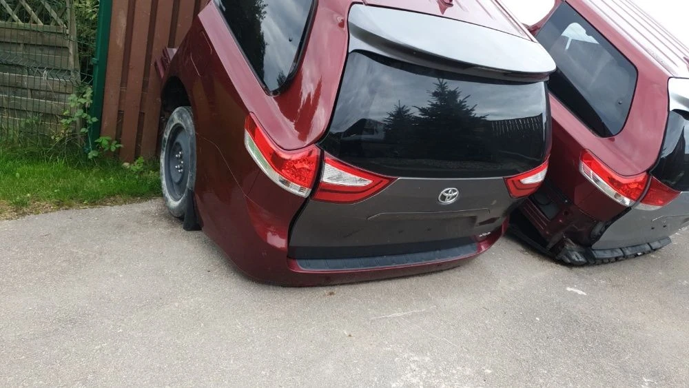 Toyota Sienna Кришка багажніка