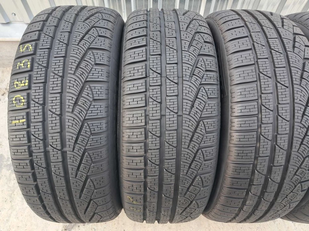 Резина зима 95% протектор Pirelli 235/55 R18 Sottozero 210 serie II