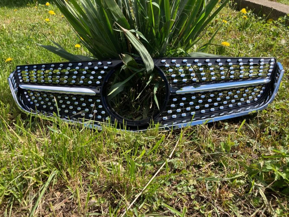 Решетка радиатора mercedesE-ClassCoupeW207 09-13г.Diamond Black.Уценка