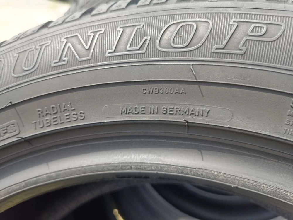 Зимові шини Dunlop 205/55 R16 резина Р16