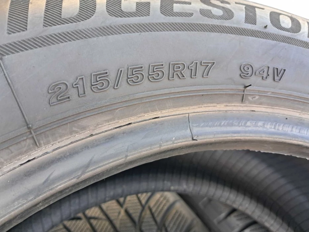 Резина зима 90% протектор Bridgestone 215/55 R17 Blizzak LM001