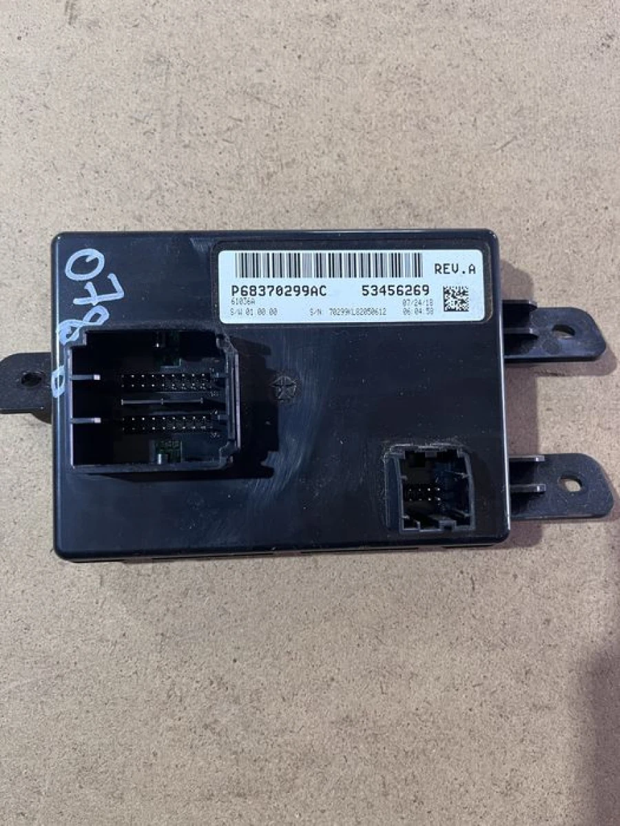 68370299 блок під сидінням jeep cherokee kl