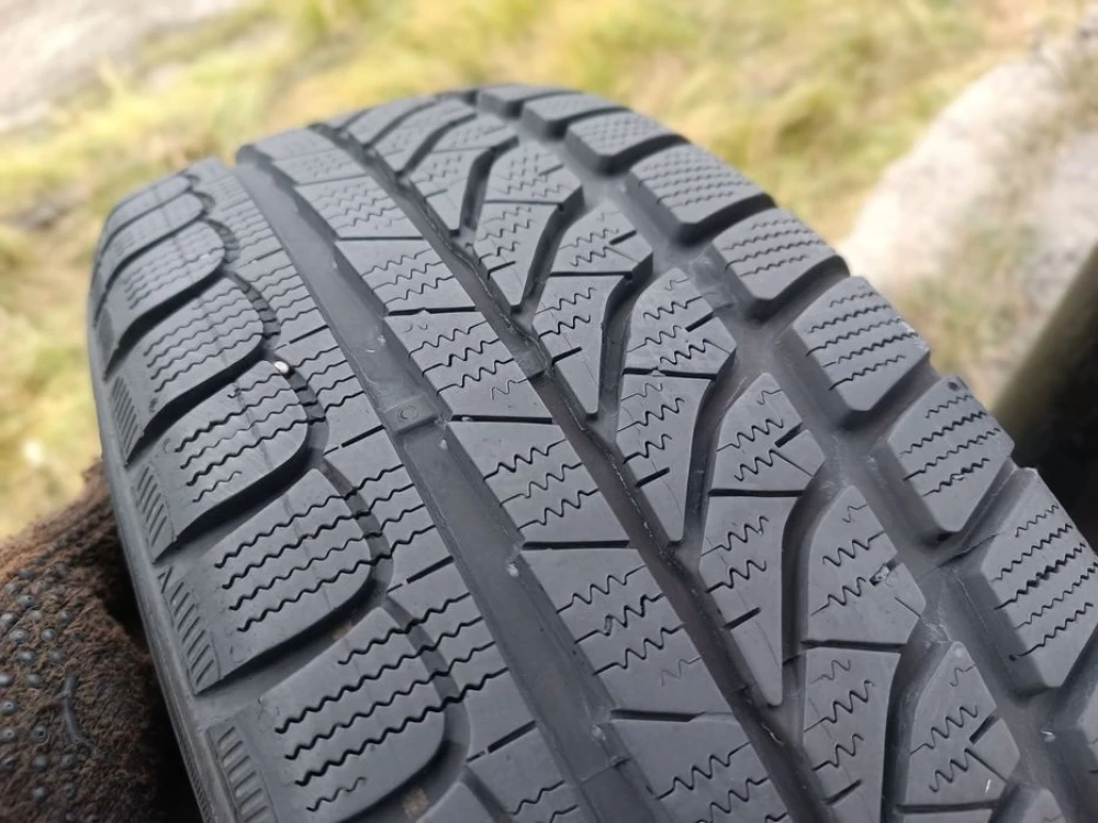 Зимові шини Dunlop 185/60 R15 резина Р15