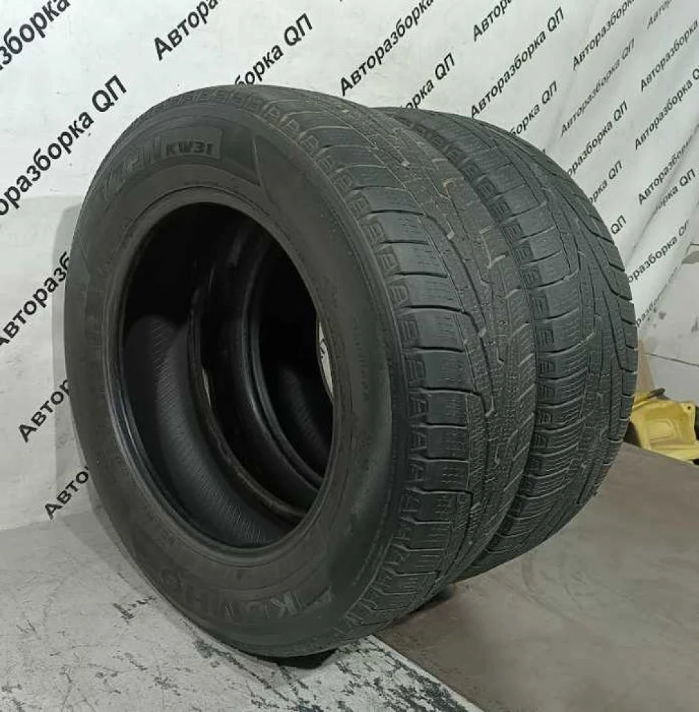 Шины (резина) 225 65 17 зима Kumho Izen KW3 (пара покрышек, 2 шт)