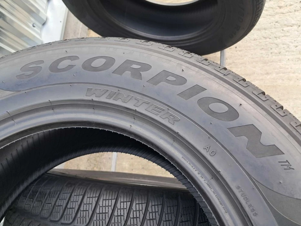 Резина зима 90% протектор Pirelli 255/60 R18 Scorpion Winter