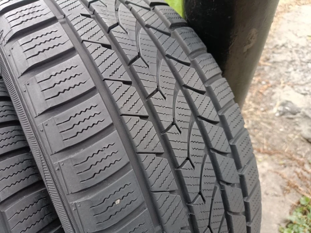 Зимові шини Falken 205/50 R17 резина Р17