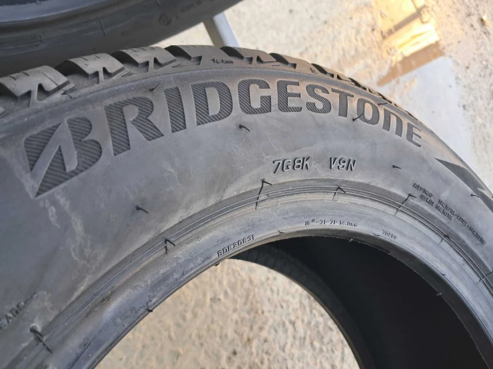 Резина зима 90% протектор Bridgestone 205/55 R16 Blizzak LM001 EVO