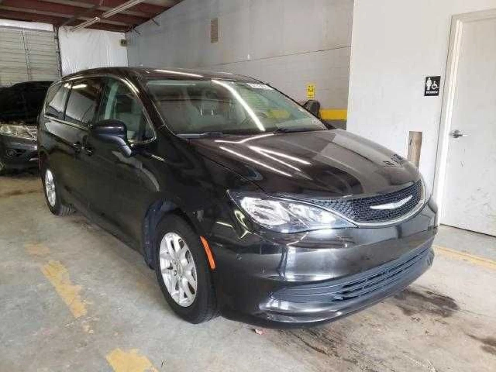 Chrysler Pacifica капот