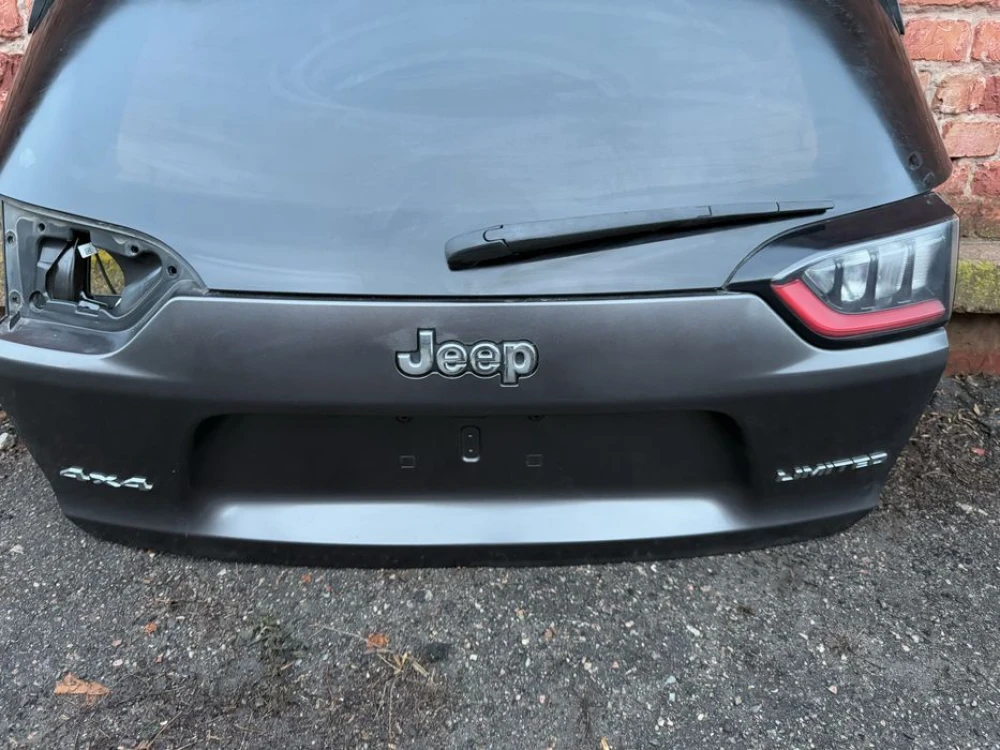 Ляда кришка багажника jeep cherokee kl pau 2018 2019 2020 2021