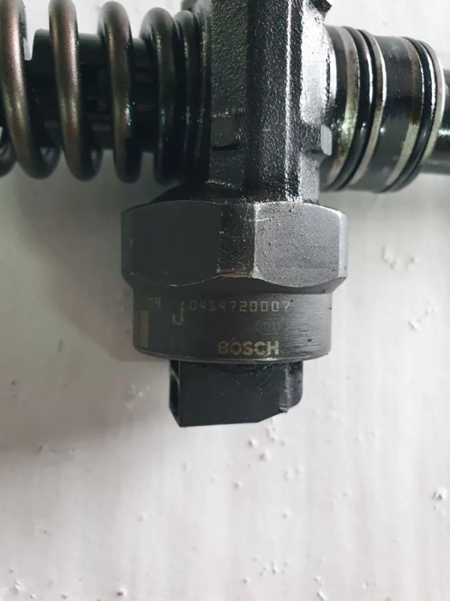 Насос форсунки VW Passat B5 1.9 TDI
0414720007