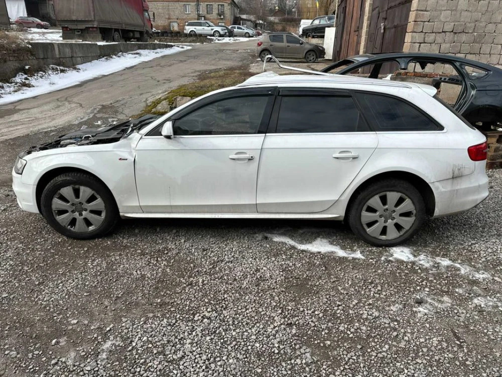 Стекло боковое форточка левая правая Audi A4 B8 Универсал Рестайлинг
