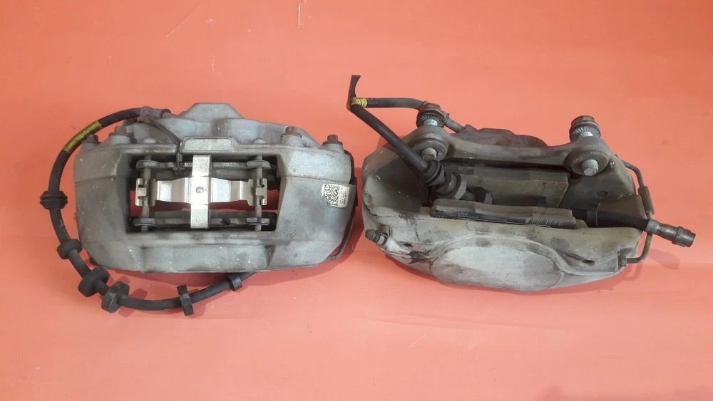 Суппорт супорт 4-поршневой передний 8R0615106  Audi Q5 Ауди ку5 кю5