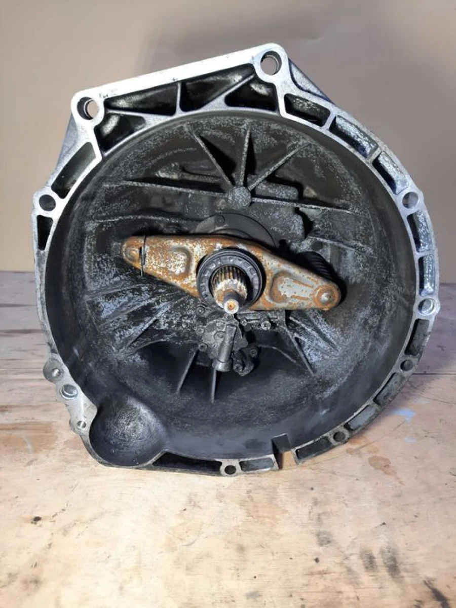 Коробка передач BMW 2.0d бмв МКПП  1089401049 - (51)