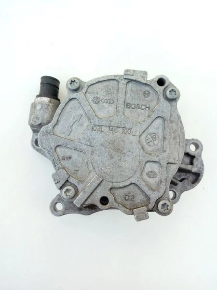 Насос вакуумный 03L 145 100 F Volkswagen Passat B7 Пассат Б7 CAYC