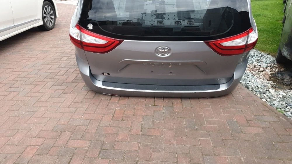 Toyota Sienna Кришка багажніка