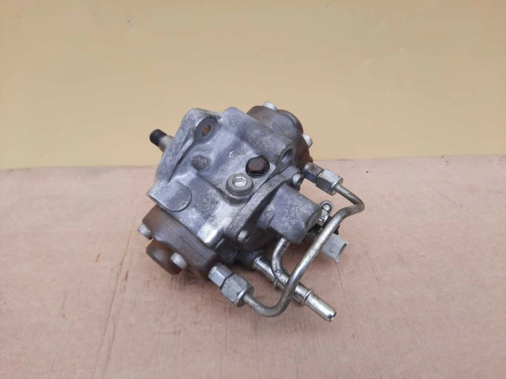 Топливный насос ТНВД 1.7 Opel Astra J Zafira B  55586499