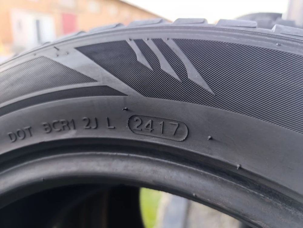 Зимові шини Laufenn 215/55 R16 резина Р16