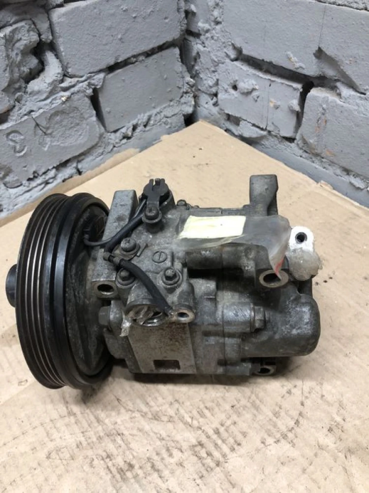 Компрессор кондиционера кондиціонера Mazda 323F BJ 1.5 1.6 B Мазда
