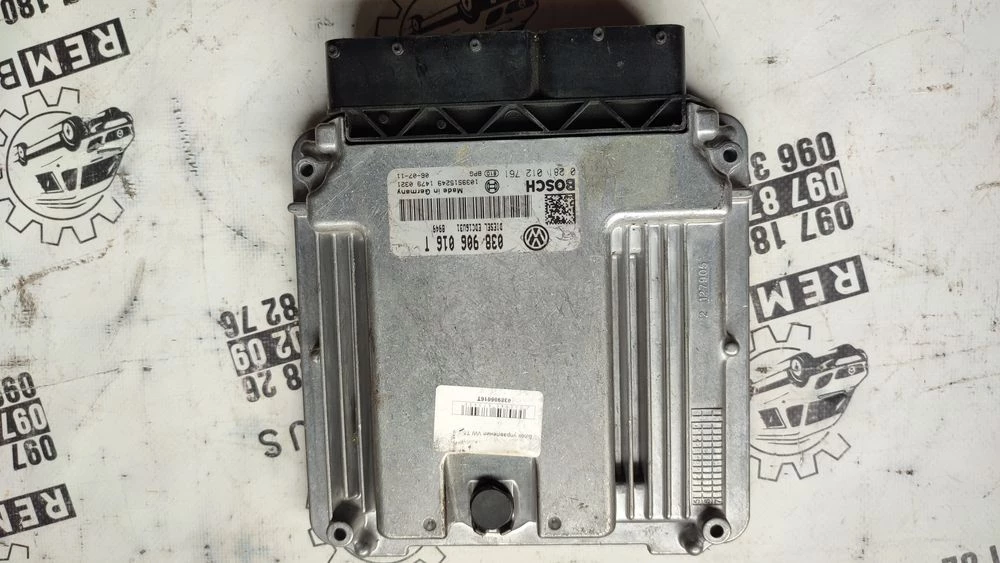Блок управління двигуном VW T5 1.9 tdi
