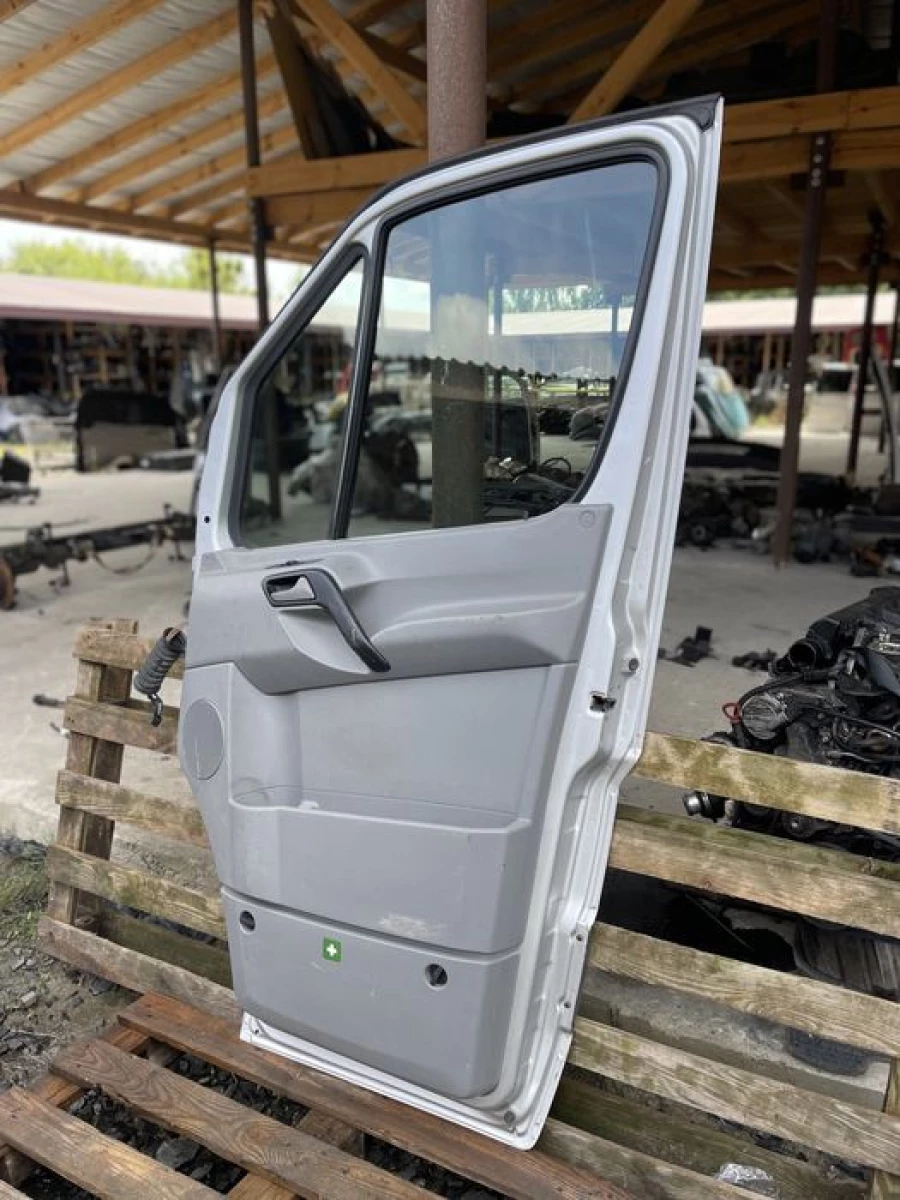 Передні двері права Volkswagen Crafter 06-15р Sprinter 906 Крафтер