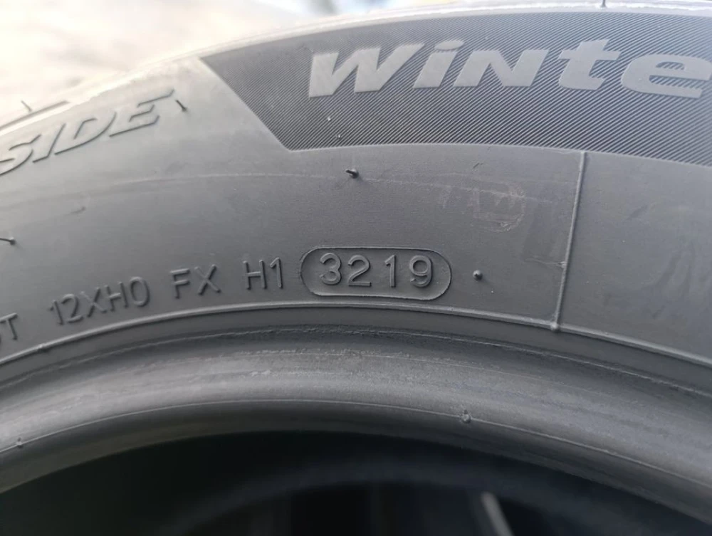 Майже нові зимові шини Hankook 215/65 R17