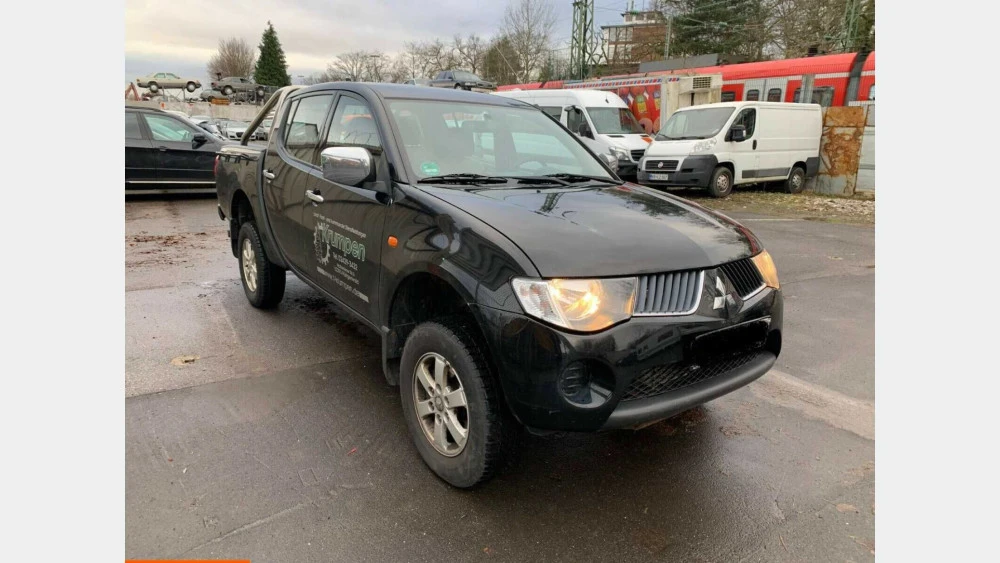 автозапчастини кузовні для Mitsubishi L200