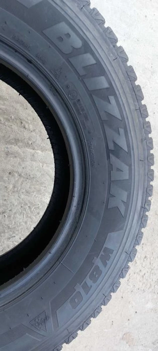 Резина зима 70% протектор Bridgestone 215/70 R15C Blizzak W810
