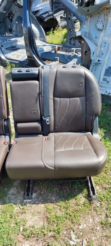 Другий ряд сидінь на Infiniti qx60 Jx35