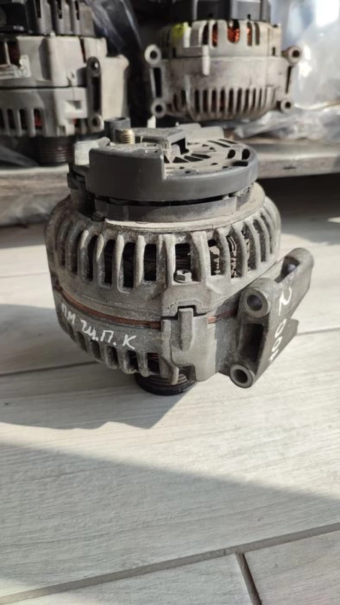 Генератор BOSCH 200A OM646 2.2 MB Vito w639