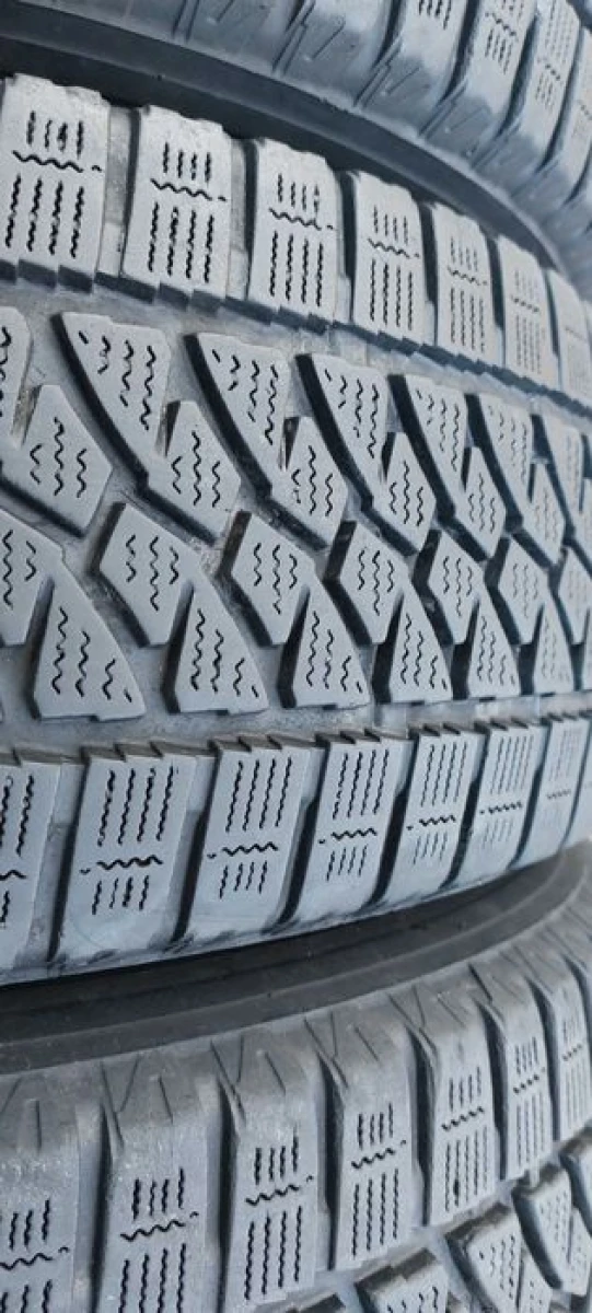 Резина зима 70% протектор Bridgestone 215/70 R15C Blizzak W810