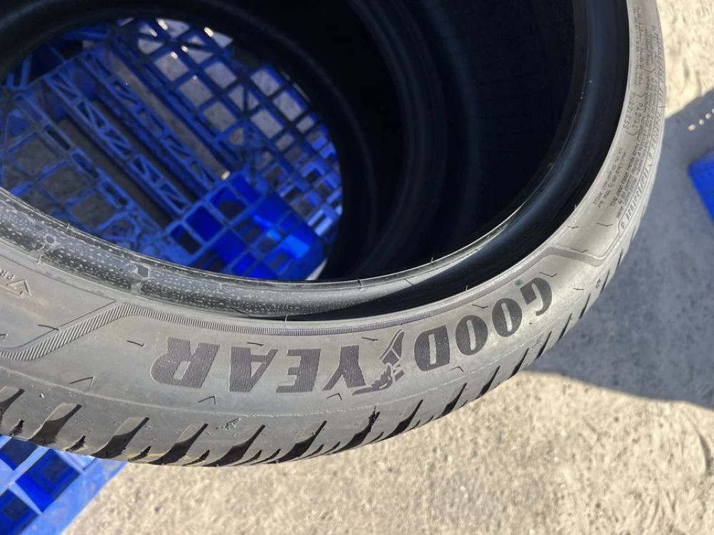 255/40 r19 Goodyear Vector 4Season Резина всесезонная