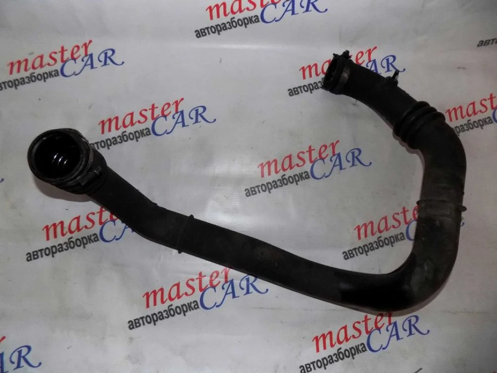 Патрубок интеркулера к заслонке 8200560052 Master Movano 2.5
