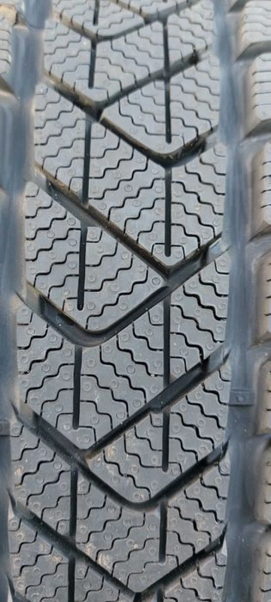 Резина зима НОВА Pirelli 225/55 R17 Sottozero 3 Runflat BMW 5serie F10