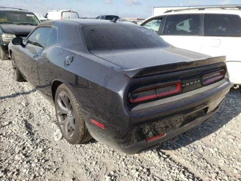 Dodge Challenger  капот