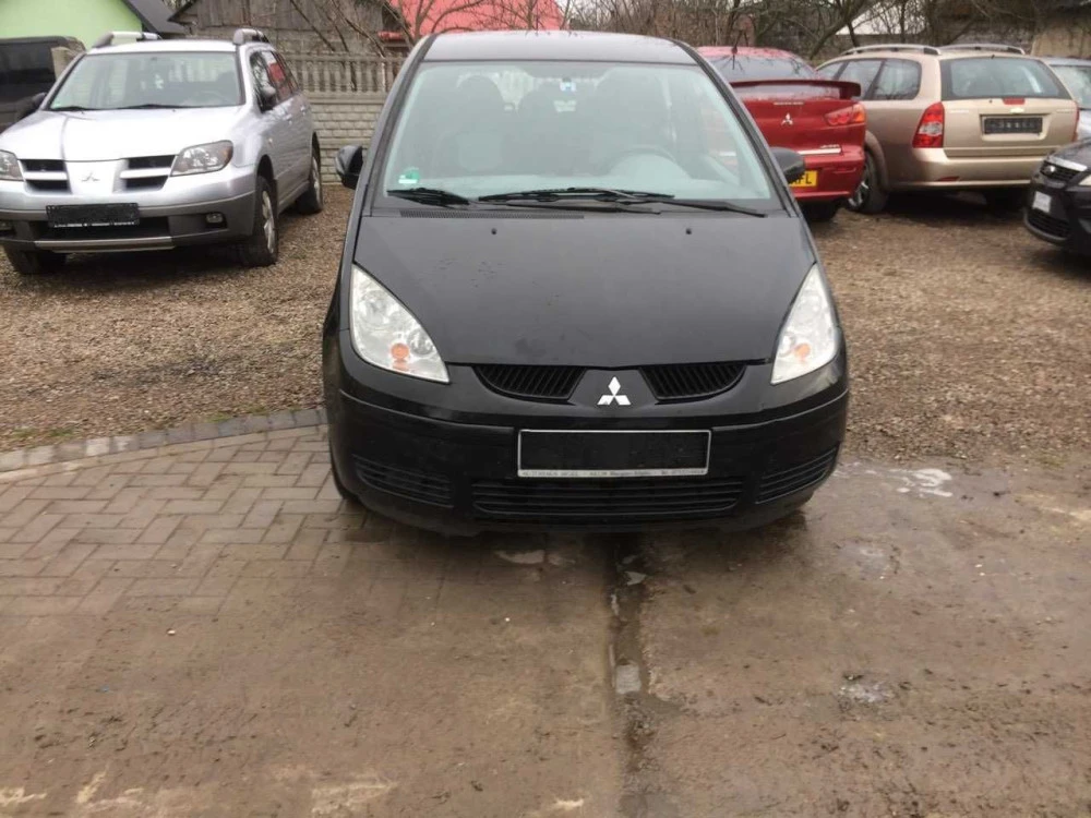 кузовщина,запчастини б/у для Mitsubishi Colt