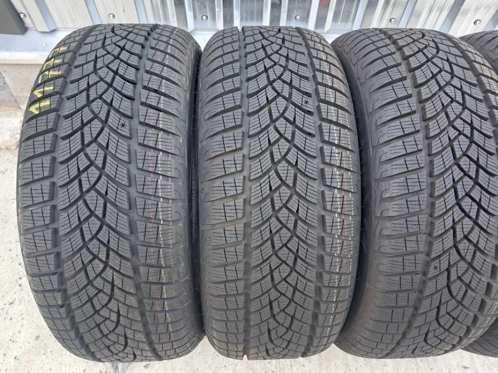 Резина зима НОВА Good Year 225/55 R16 Ultra Grip Performance