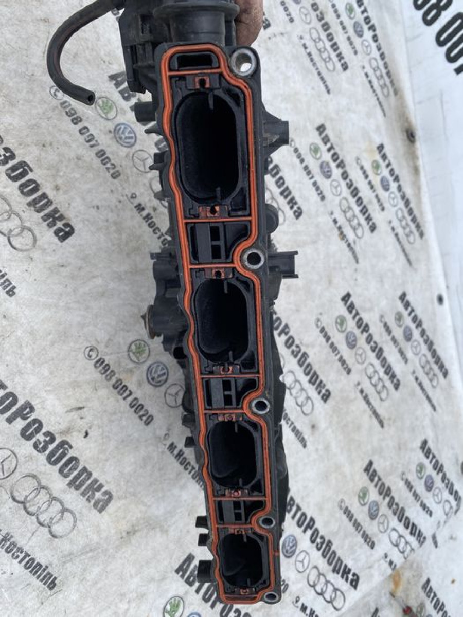 Впускний Колектор 1.8tsi cda-a Skoda superb2 A5 b6 b7 seat 06J133185CM