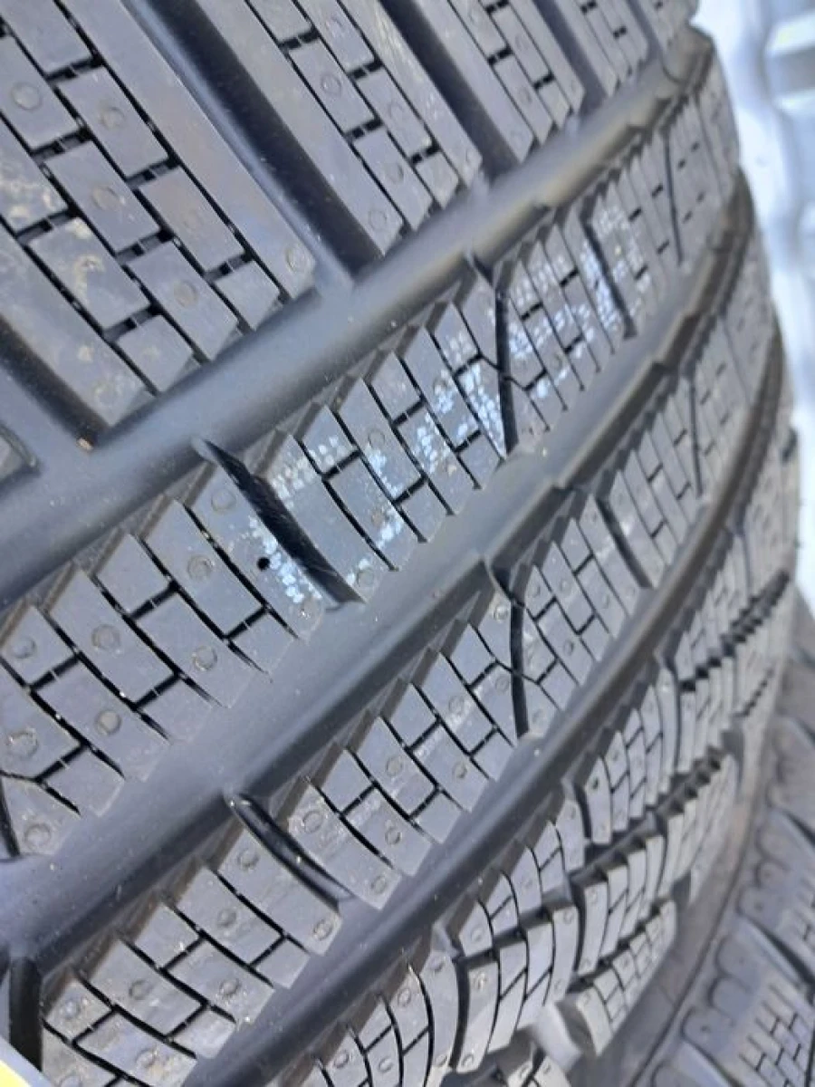 Резина зима НОВА Pirelli 235/40 R19 Sottozero winter 240 serie II NO