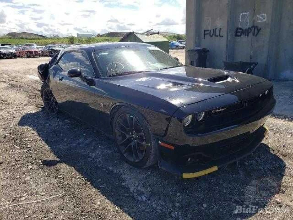 Dodge Challenger R/T Scat Pack 2020 Black 6.4L капот