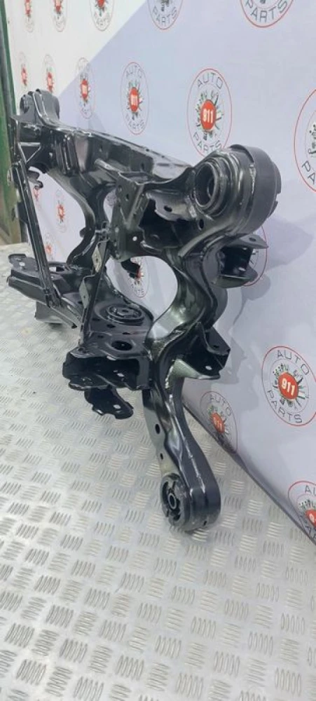 Підрамник задній на Infiniti Q50/Q60