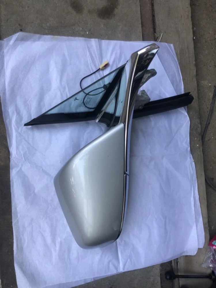 Дзеркало Tesla model s
