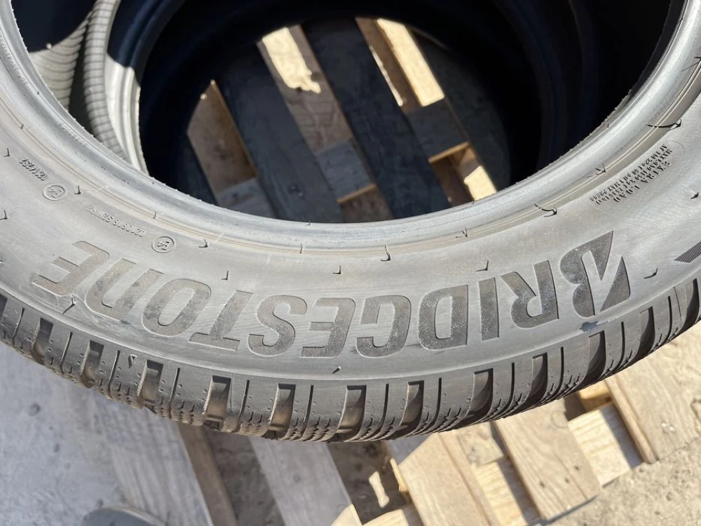 275/50 r20 Bridgestone Blizzak LM005 Резина зимняя 95%