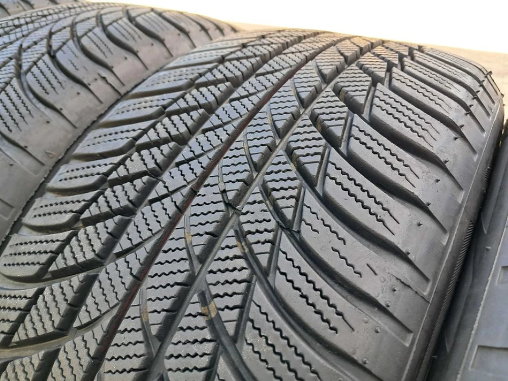 Резина зима 90% протектор Bridgestone 215/55 R17 Blizzak LM001