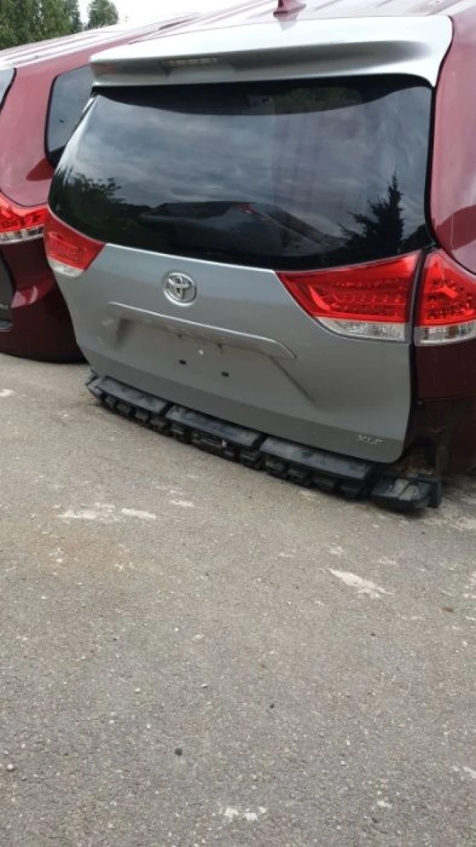 Toyota Sienna Кришка багажніка