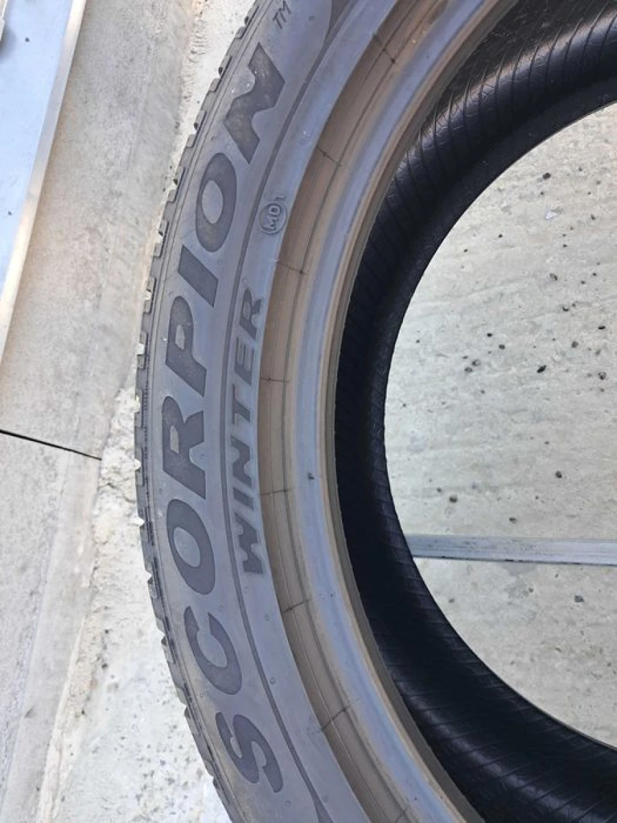 Резина зима 90% протектор Pirelli 325/35 R22 Scorpion Winter MO GLE