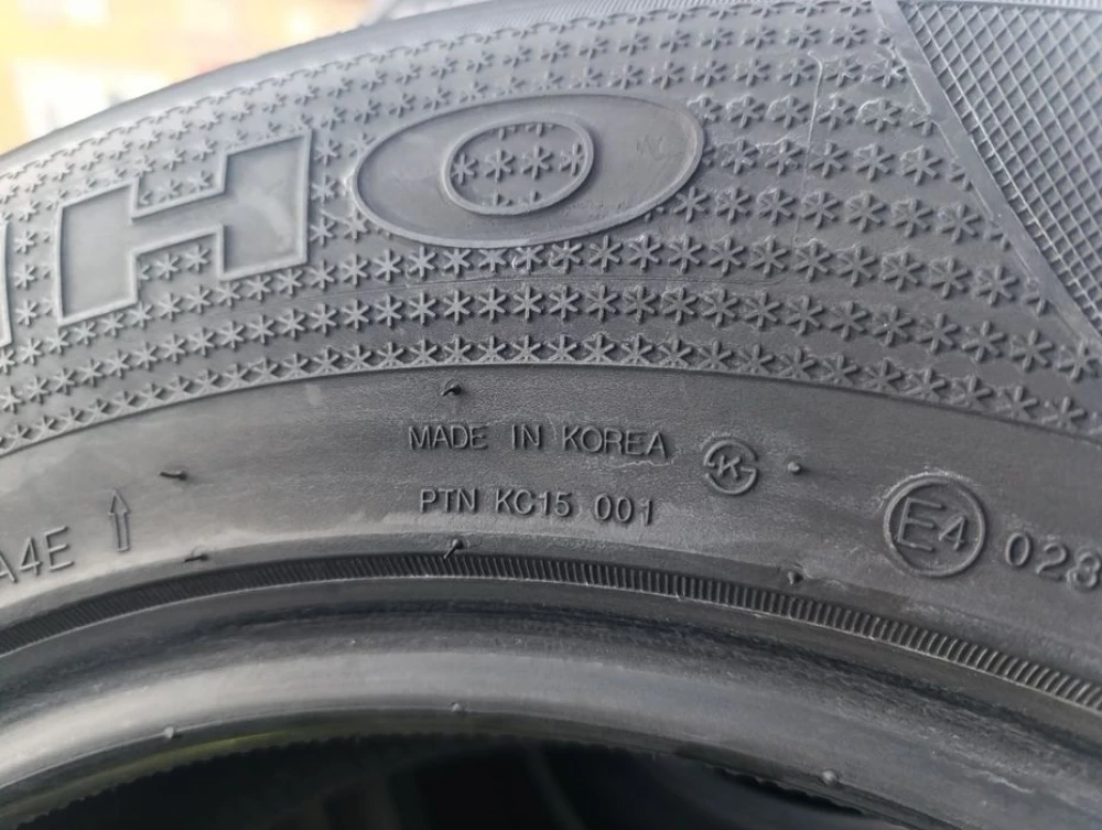 Зимові шини Kumho 215/70 R16 резина Р16